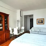 Apartment 8 Elegant On Prestigious Franklin Roosevelt Avenue
