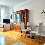 Apartment 8 Elegant On Prestigious Franklin Roosevelt Avenue Paris