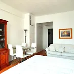 Apartment 8 Elegant On Prestigious Franklin Roosevelt Avenue *
