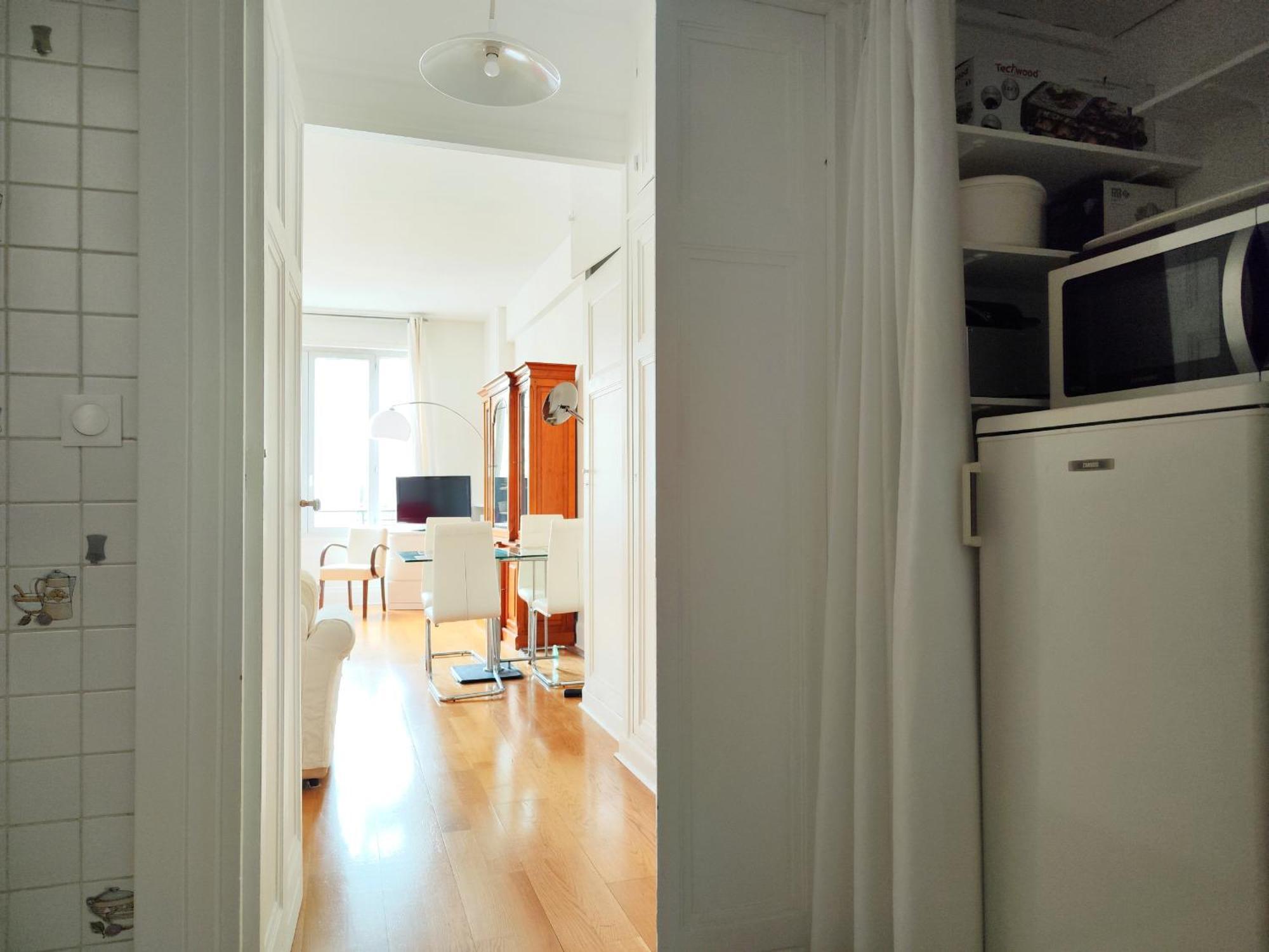 8 Elegant On Prestigious Franklin Roosevelt Avenue Parigi