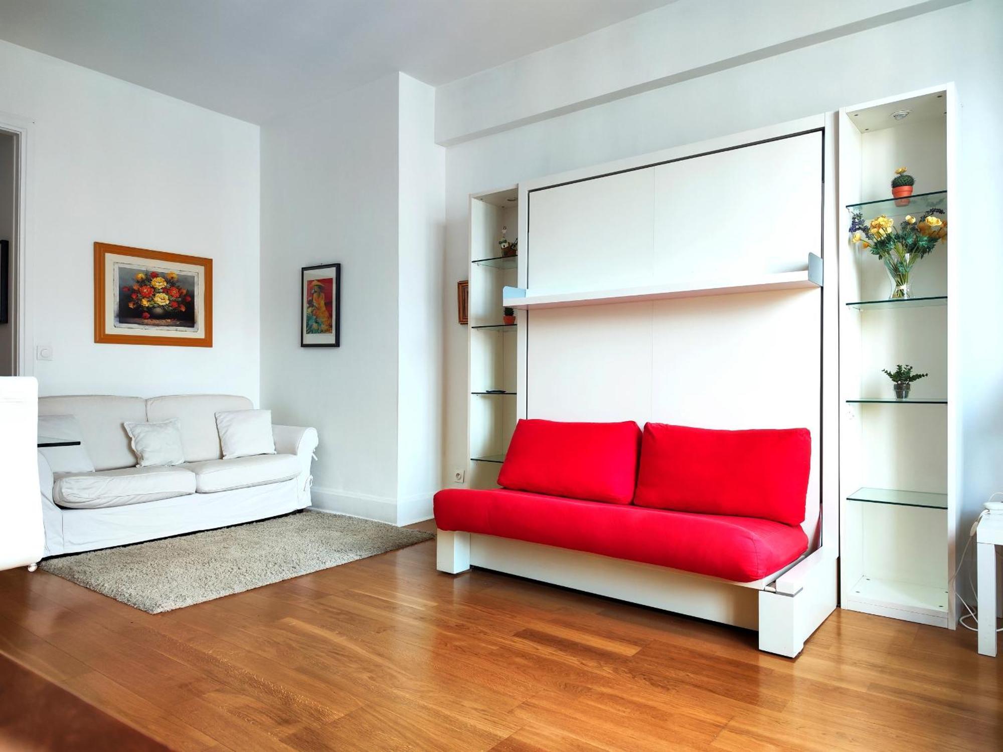 8 Elegant On Prestigious Franklin Roosevelt Avenue *